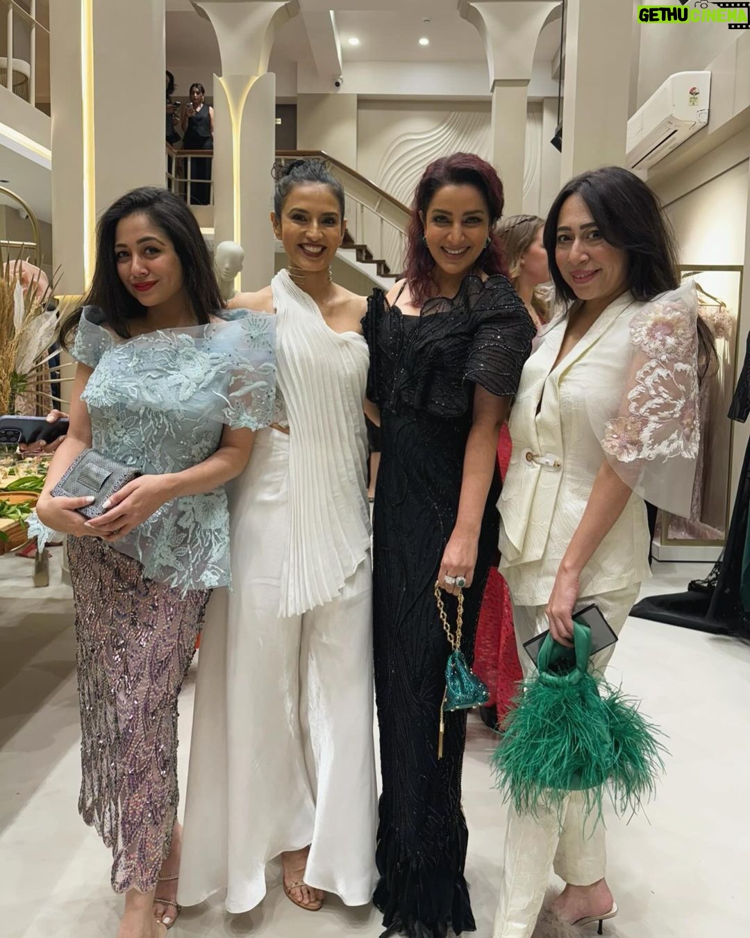 Tisca Chopra Instagram - A huge congratulations and welcome to @tanieyakhanuja who has opened a stunning store at Kala Ghoda in Mumbai π₯ What a delight to meet the talented and warm Tanieya .. and also so many dear friends last night! πΈ @shannonmikhaillobo Wearing @tanieyakhanuja (of course) Bag @houseofbio_by_rittikhanna π‘ @gianvitorossi Hair @shabnam_azmi Makeup @arvindmakeupartist00 #everydayslay