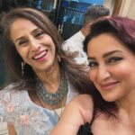 Tisca Chopra Instagram - A huge congratulations and welcome to @tanieyakhanuja who has opened a stunning store at Kala Ghoda in Mumbai 🥂 What a delight to meet the talented and warm Tanieya .. and also so many dear friends last night! 📸 @shannonmikhaillobo Wearing @tanieyakhanuja (of course) Bag @houseofbio_by_rittikhanna 👡 @gianvitorossi Hair @shabnam_azmi Makeup @arvindmakeupartist00 #everydayslay