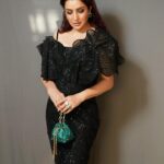 Tisca Chopra Instagram - A huge congratulations and welcome to @tanieyakhanuja who has opened a stunning store at Kala Ghoda in Mumbai 🥂 What a delight to meet the talented and warm Tanieya .. and also so many dear friends last night! 📸 @shannonmikhaillobo Wearing @tanieyakhanuja (of course) Bag @houseofbio_by_rittikhanna 👡 @gianvitorossi Hair @shabnam_azmi Makeup @arvindmakeupartist00 #everydayslay