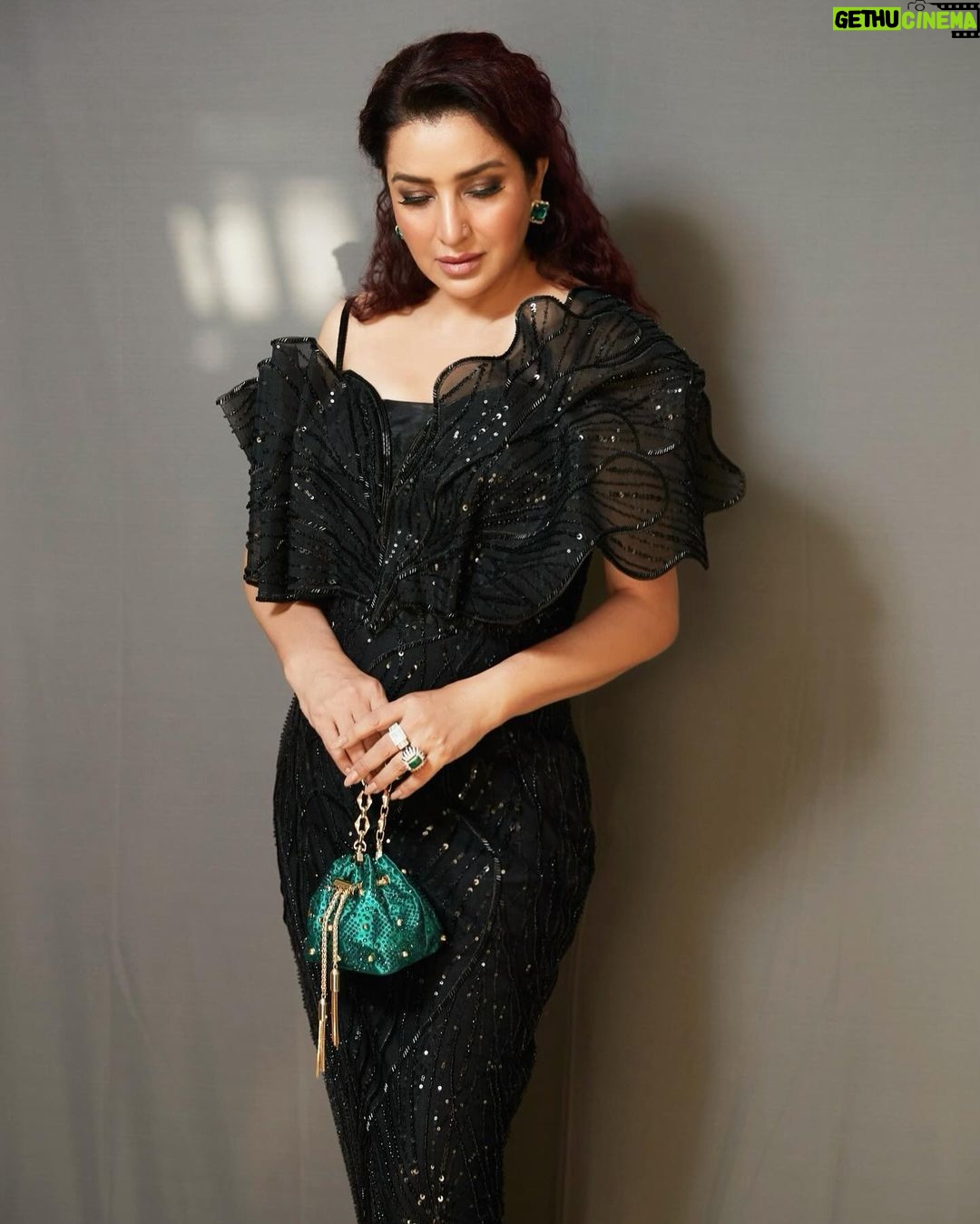 Tisca Chopra Instagram - A huge congratulations and welcome to @tanieyakhanuja who has opened a stunning store at Kala Ghoda in Mumbai π₯ What a delight to meet the talented and warm Tanieya .. and also so many dear friends last night! πΈ @shannonmikhaillobo Wearing @tanieyakhanuja (of course) Bag @houseofbio_by_rittikhanna π‘ @gianvitorossi Hair @shabnam_azmi Makeup @arvindmakeupartist00 #everydayslay
