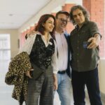 Tisca Chopra Instagram - 125 years of THE best college in the world @hinducollege_125 .. waves of nostalgia hit me as I walked the hallowed halls and corridors of the the institution that shaped me so wholly .. And the joy of meeting the principal and faculty who are no doubt carrying on the tradition of rebellious questioning, taking no answers as the final ones but seeking till one finds one’s own truths and always looking at the world as place for exploring the new .. Always a joy to hang with @roshan1970 @imtiazaliofficial and take fake selfies So lovely to meet @krantiprrakashjha @rajeshkumar.official @shivpanditt @ash4sak .. Sadly missed @rekha_bhardwaj and @vishalrbhardwaj in concert, something I will regret for a long time .. Ans finally a huge shoutout to my darling @vimiksingh who despite high fever was my cheerleader last evening .. #everydayslay
