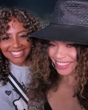 Tisha Campbell Instagram - Amazing weekend during the  @robertglasper #bluenotejazzfest hosted by my back-in-day friend and brotha’ @davechappelle always glad when we reconnect to him and  @elaineyouknowwho We hung with my lil’sista  @msjenfreeman and @dnice couple of the damn year!!! , Also my extvhusband  @finessemitchell and his beautiful wife ,  my fav vocalist and performers @lalahhathaway And @tankandthebangas @theyummybingham and @iamdaniwright also hung with @therealbrandee  so fun…such good people! More pics to come