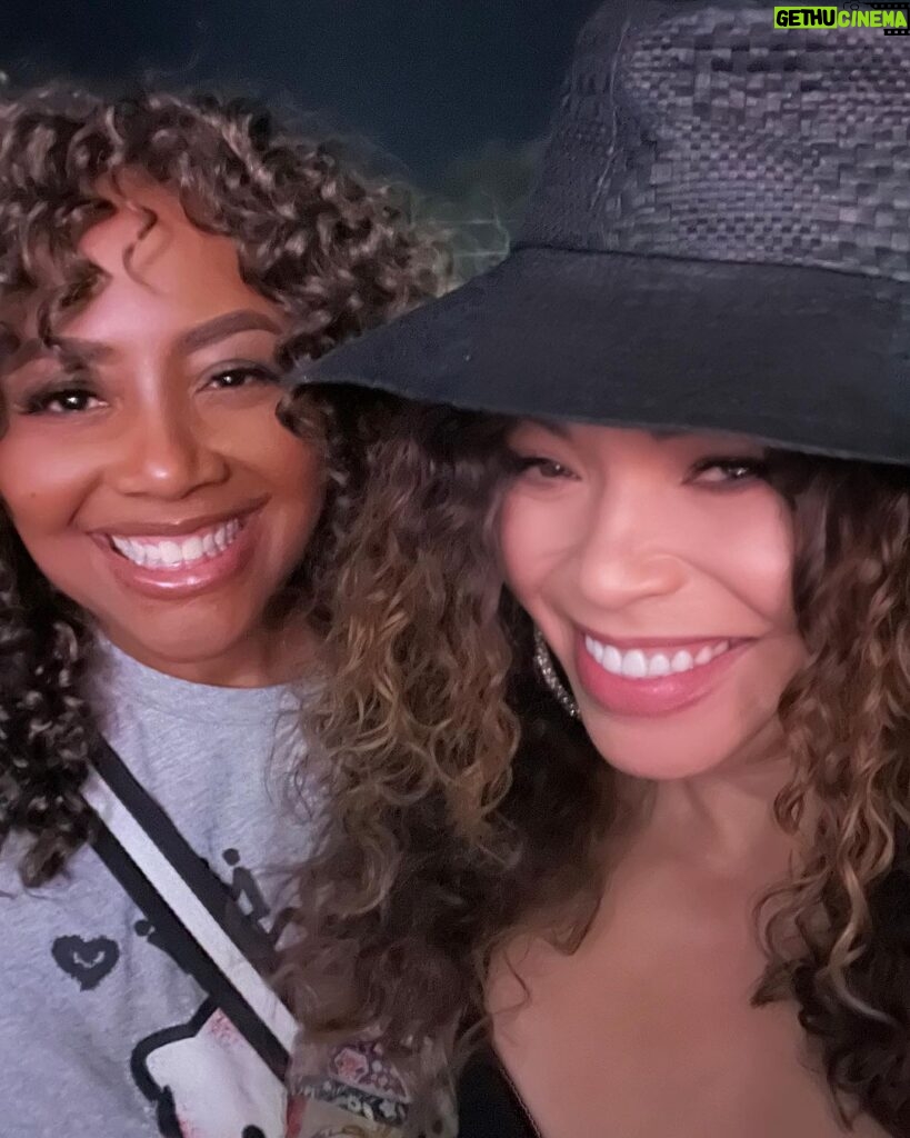 Tisha Campbell Instagram - Amazing weekend during the @robertglasper #bluenotejazzfest hosted by my back-in-day friend and brotha’ @davechappelle always glad when we reconnect to him and @elaineyouknowwho We hung with my lil’sista @msjenfreeman and @dnice couple of the damn year!!! , Also my extvhusband @finessemitchell and his beautiful wife , my fav vocalist and performers @lalahhathaway And @tankandthebangas @theyummybingham and @iamdaniwright also hung with @therealbrandee so fun…such good people! More pics to come