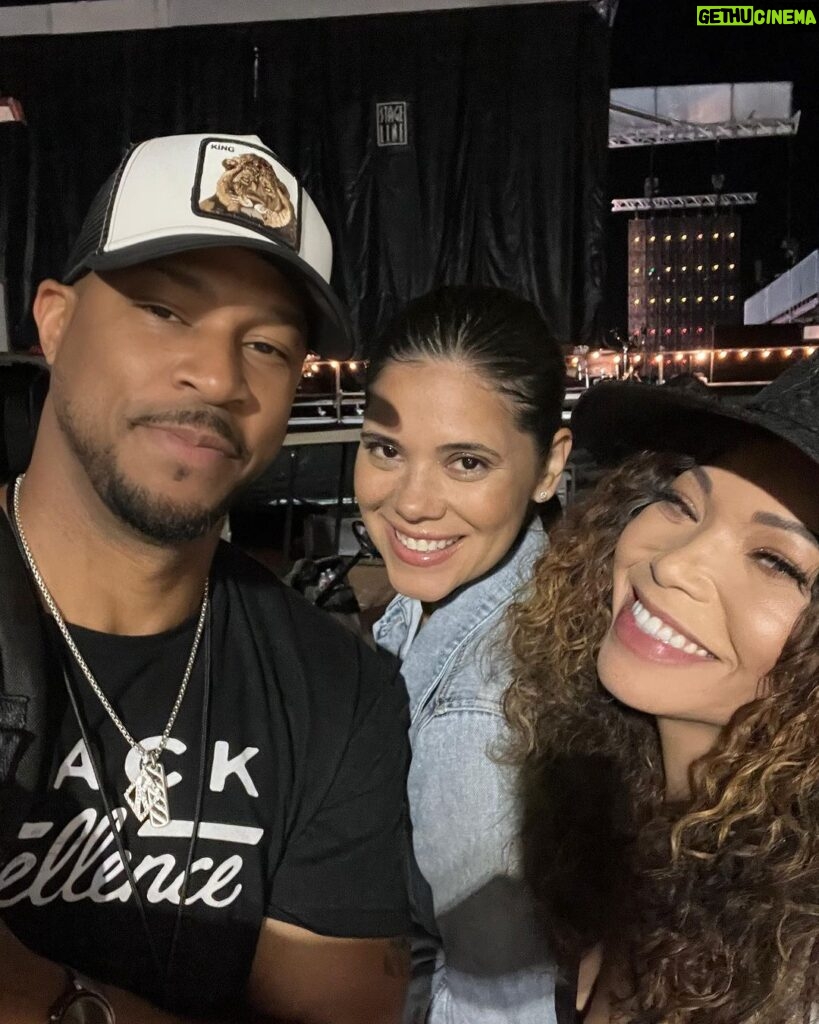 Tisha Campbell Instagram - Amazing weekend during the @robertglasper #bluenotejazzfest hosted by my back-in-day friend and brotha’ @davechappelle always glad when we reconnect to him and @elaineyouknowwho We hung with my lil’sista @msjenfreeman and @dnice couple of the damn year!!! , Also my extvhusband @finessemitchell and his beautiful wife , my fav vocalist and performers @lalahhathaway And @tankandthebangas @theyummybingham and @iamdaniwright also hung with @therealbrandee so fun…such good people! More pics to come