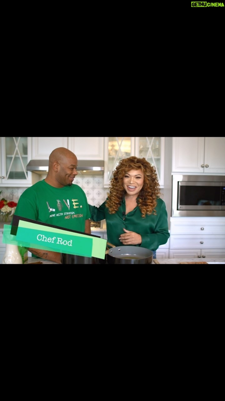 Tisha Campbell Instagram - New Episode of “Laughter With Every Bite” with my boy @rodchefing 🧡! @iamdaniwright @brittanyabrooks @basimthephotographer @albertsoratorioarts @nateallensmith #laughterwitheverybite #foodie #food #fun #family #laughter #chickenandgrits