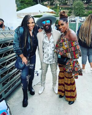 Tisha Campbell Instagram - #happyjuneteenth I got to hang w my forever friend/sis @theajzone at @CNN ‘s coverage of the #juneteenth concert. Caught up w @deoncole @comedianlilrel and got to claim  @lesdogggg as my NEW friend!!!!!! I saw @amandaseales glowing and looking gorgeous Hugged on @chakaikhan and saw @theroots @iamluckydaye @earthwindandfire @officialbellbivdevoe and others tear up the stage AND CHILE that @theebillyporter slayed the children for filth! I closed the show and introduced @anthonyhamiltonofficial  @michellewilliams and The legends @therealmarymary Mannn what a concert! Yes Juneteenth is one day out of the year but celebrating and fight for black freedom is every day. 🖤🖤🖤🖤 I love y’all