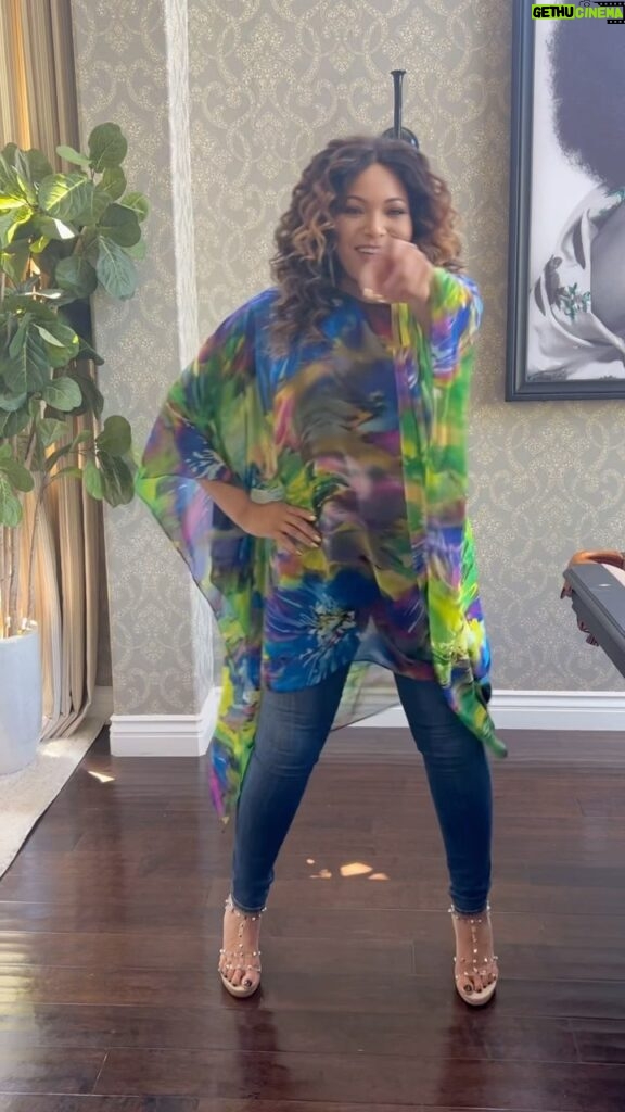 Tisha Campbell Instagram - @luenell I loved seeing you this weekend and thank you thank you thank you for my new pretty flowing blouse from your new line collab with @iamangeladean love uuuuuuuuuuu