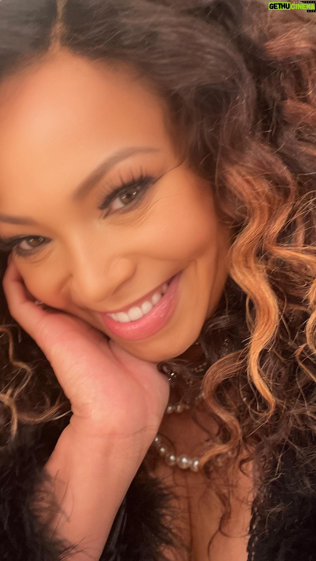 Tisha Campbell Instagram - Thank you @jessecollinsent and @kevinhart4real for having me on #celebritysquare @dcyoungfly you kilt it!!!!! @nadinemerabi thank you for silver sequin pants and bolero faux fur jacket ‘cuz they like woo!!! 🔥🔥🔥🔥🔥❤️❤️❤️❤️❤️