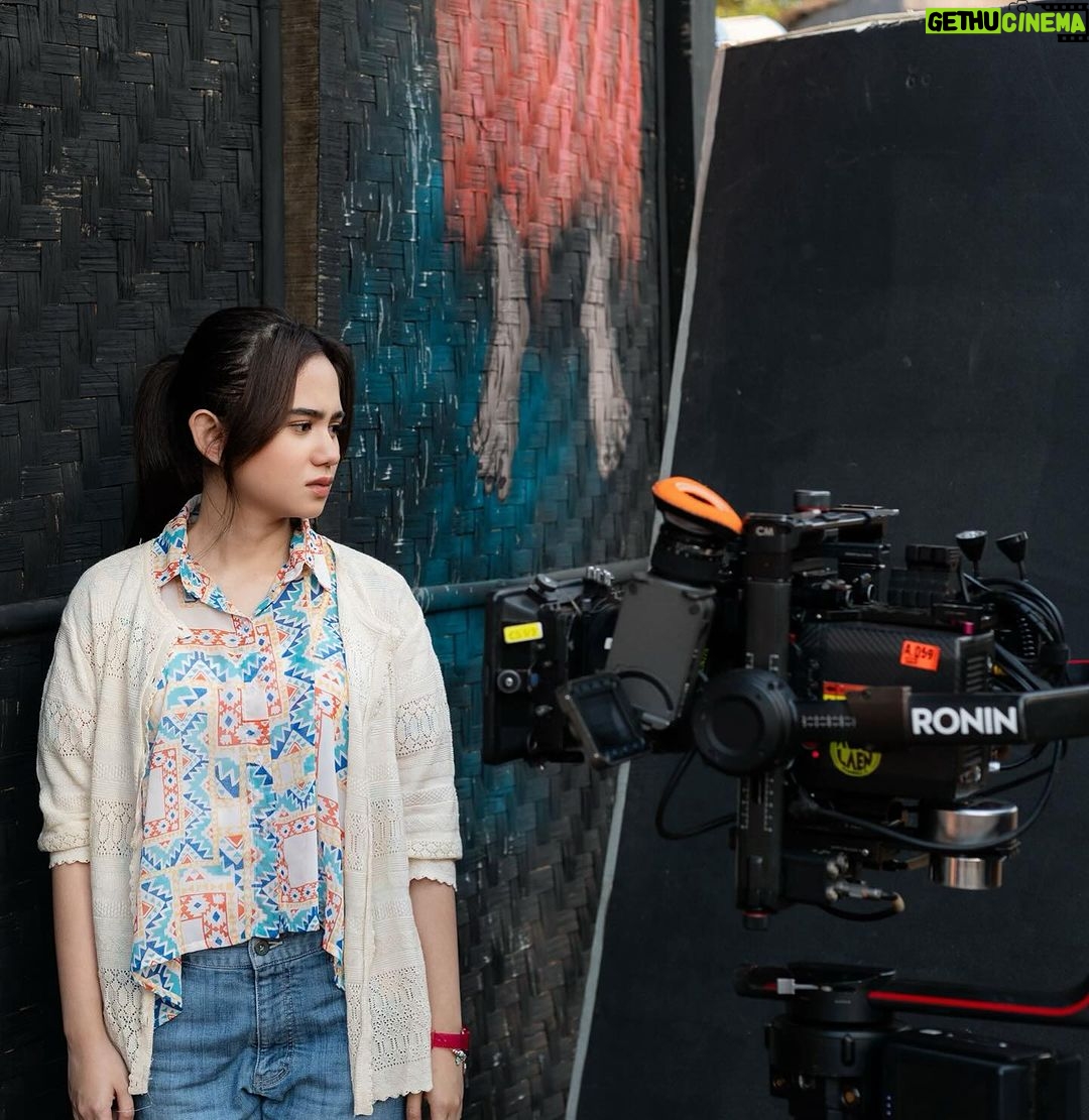 Tissa Biani Azzahra Instagram - hei hei ini film komedi hei serius banget ekspresinya hei tapi serius nanya ini kenapa jumlah penontonnya bisa sebanyak ini heiiiiiii. se serius itu kah film ini heiiiiii masa tiba tiba empat hari udah 1.012.990 penonton hei!! seneng banget heiii @pilem.agak.laen π₯Ίππ¨