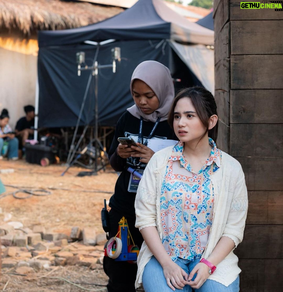 Tissa Biani Azzahra Instagram - hei hei ini film komedi hei serius banget ekspresinya hei tapi serius nanya ini kenapa jumlah penontonnya bisa sebanyak ini heiiiiiii. se serius itu kah film ini heiiiiii masa tiba tiba empat hari udah 1.012.990 penonton hei!! seneng banget heiii @pilem.agak.laen π₯Ίππ¨