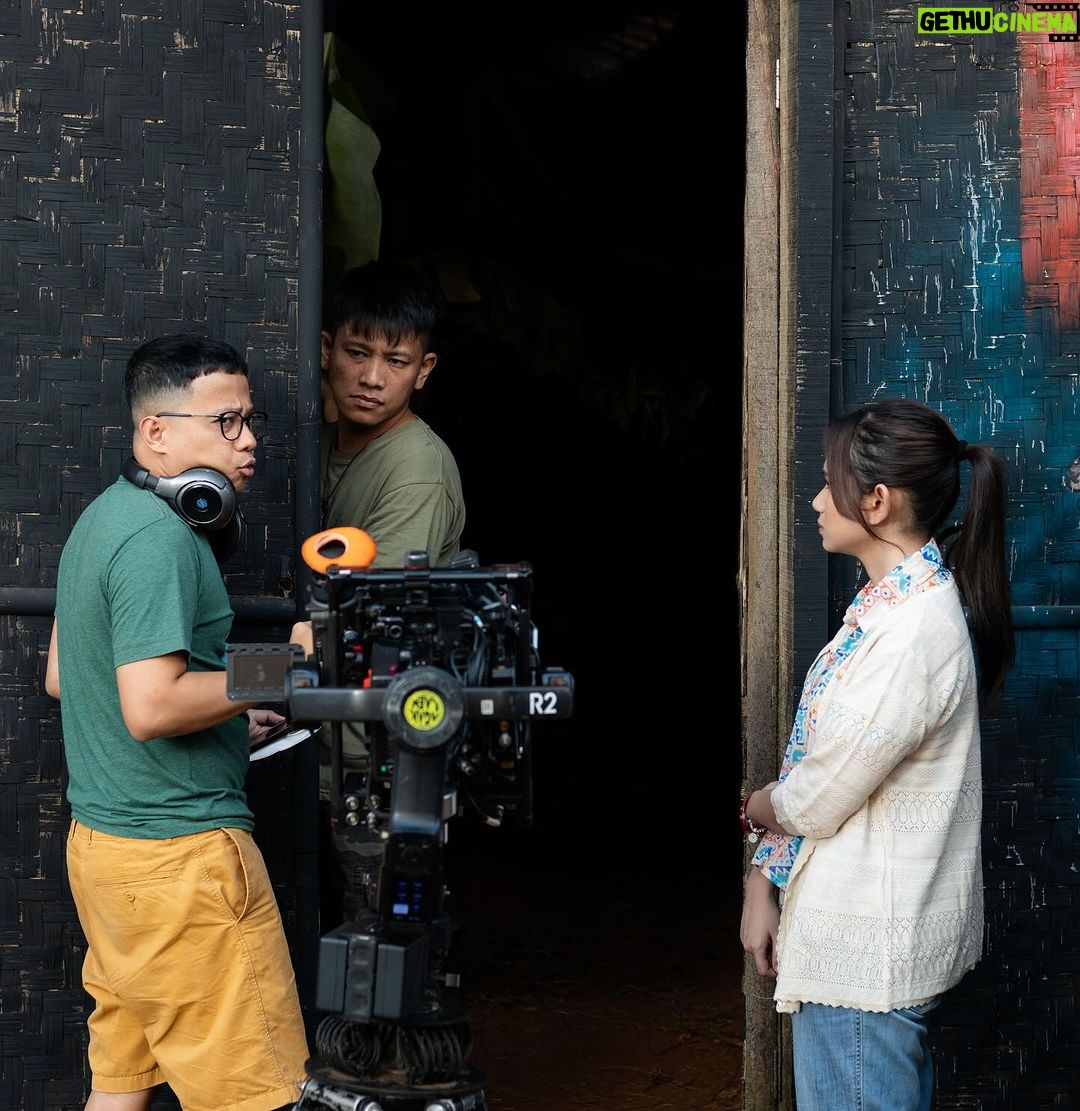 Tissa Biani Azzahra Instagram - hei hei ini film komedi hei serius banget ekspresinya hei tapi serius nanya ini kenapa jumlah penontonnya bisa sebanyak ini heiiiiiii. se serius itu kah film ini heiiiiii masa tiba tiba empat hari udah 1.012.990 penonton hei!! seneng banget heiii @pilem.agak.laen π₯Ίππ¨