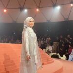 Tissa Biani Azzahra Instagram - Thank U for having me ka @zaskiasungkar15 @shireensungkar ! seneng bgt bisa jadi salah satu muse di show kalian hehe sekali lagi congrats untuk launching koleksi baju terbaru edisi ramadhan nya! I’m so proud of u kakak kakakku! 🌻🥰❤️ Senayan Park