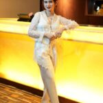 Tissa Biani Azzahra Instagram - Bismillahirrahmanirrahim.. Gala Premiere film terbaru ku berjudul “SETENGAH HATI”! 25 Januari mulai tayang di bioskop! jangan lupa nonton ya ❤️😍 makeup by my self hair do @firdajeanhair outfit from @sejauh_mata_memandang @chitras accessories by @gelap.ruangjiwa photo by @awalludiin Epicentrum XXI