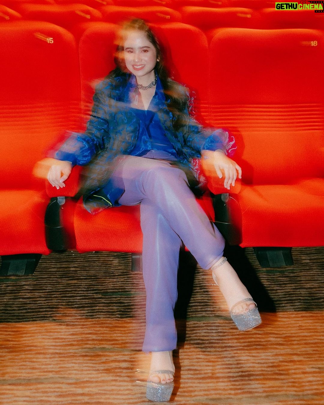 Tissa Biani Azzahra Instagram - Keep your head high, but your heels higher ✨ @stuartweitzman @kanmogroup.fashion #inOurShoes #SWindonesia