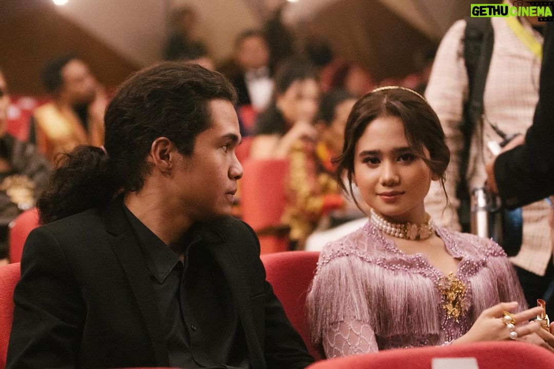 Tissa Biani Azzahra Instagram - kenapa sih liatin aku terus?