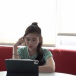 Tissa Biani Azzahra Instagram - Hafalin script jadi lebih rileks & anti mumet! untung ada si kecillll 🤏 andalan ku! 💕
