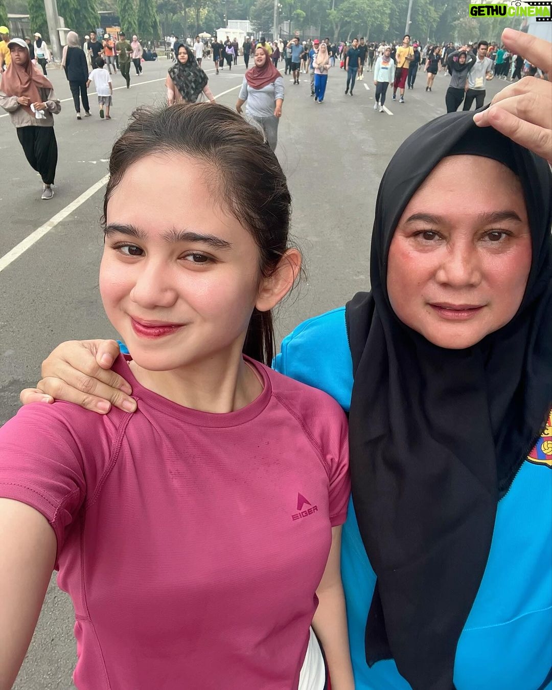 Tissa Biani Azzahra Instagram - Mengawali pagi hari. Selamat hari minggu 🏃♀️🩷 Gelora Bung Karno (GBK)