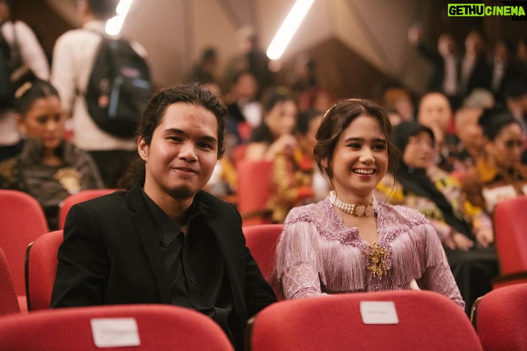 Tissa Biani Azzahra Instagram - kenapa sih liatin aku terus?