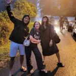 Tissa Biani Azzahra Instagram - Alhamdulillah Gadis Kretek baru saja mendapatkan award dari Google Indonesia sebagai film dengan Penelusuran Trending Teratas nomor 1 di google search tahun 2023! masih gak nyangka aku bisa ada didalam project ini. bersyukur banget!! ❤️❤️🙏🏻🥺 terimakasih banyak untuk bu producer bu shanty dan rekan2 base, team Netflix , dynamic duo director bu dini dan mas ifa atas kesempatannya dan kepercayaannya kepada ku membawakan karakter bernama “Rukayah” , untuk mba tasia mba diana om asrop synergy management team , tak lupa terimakasih sekali untuk mas widhi dan om rudi team sebagai castdir dan seluruh crew departement yang ga bisa aku sebutin satu persatu disini sudah memberikan yang terbaik dan sudah banyak sekali membantu ku dalam berproses, team makeup, wardrobe,art,cameramen,pu,telco semuanyahh 🤍🤍🤍 untuk bapakku selaku acting coach om rukman rosadi , and special thanks untuk all cast!! tanpa kalian apalah jadinya aku.. plis yang gak disebutin jangan marah ya… intinya LOVE U GUYS SO MUCH 🤍🤍 See u in another project!! masih gabisa move on aku tu