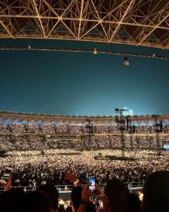 Tissa Biani Azzahra Instagram - Masya Allah Tabarakalah.. My first @coldplay concert 🪐 moment yang takkan terlupakan. Gelora Bung Karno (GBK)