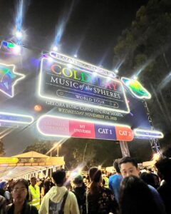 Tissa Biani Azzahra Instagram - Masya Allah Tabarakalah.. My first @coldplay concert 🪐 moment yang takkan terlupakan. Gelora Bung Karno (GBK)