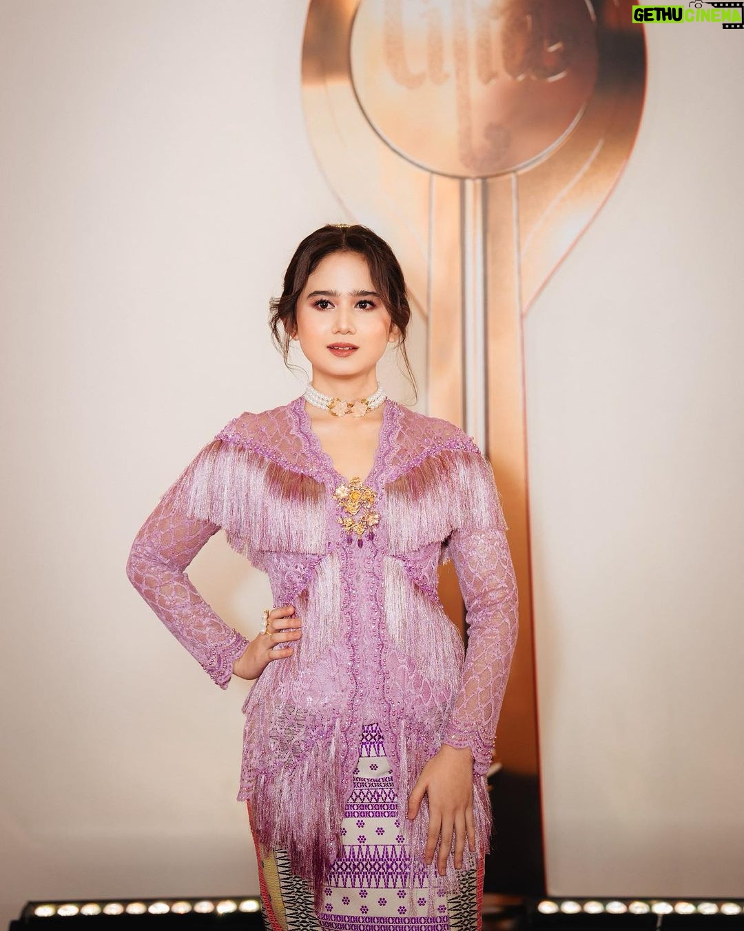 Tissa Biani Azzahra Instagram - Festival Film Indonesia 2023. senang sekali bisa membacakan salah satu nominasi bersama ka @adipati ! Selamat untuk para pemenang ππ»βοΈ make up @ms_lifa hair do @firdajeanhair styled @imewmew wardrobe @fadlan_indonesia accessories @tuloladesigns photo by @rezaeza @armanfebryan @snap.nuel Ciputra Artpreneur