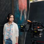 Tissa Biani Azzahra Instagram - hei hei ini film komedi hei serius banget ekspresinya hei tapi serius nanya ini kenapa jumlah penontonnya bisa sebanyak ini heiiiiiii. se serius itu kah film ini heiiiiii masa tiba tiba empat hari udah 1.012.990 penonton hei!! seneng banget heiii @pilem.agak.laen 🥺😭🚨