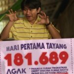Tissa Biani Azzahra Instagram - SENENG BANGET IH BENERAN PIRALLL LAGI INI MAH 🥺😭😍 Alhamdulillah makasih ya semua! seneng banget dihari pertama tayang @pilem.agak.laen dah dapet penonton 181.689 pokoknya marlina makin sayang deh sama kalian muach muach