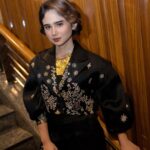 Tissa Biani Azzahra Instagram - Indonesian Movie Actors Awards 2023. tak terasa sudah tahun ke 3 membacakan nominasi disini, terimakasih banyak atas kepercayaannya @imaawards 🖤🥺 make up by my self hair do @hairdo_mitsa styled by @elisyatriyani wardrobe by @melahyarofficial photo by @rezaeza Studio RCTI ( Rajawali Citra Televisi )