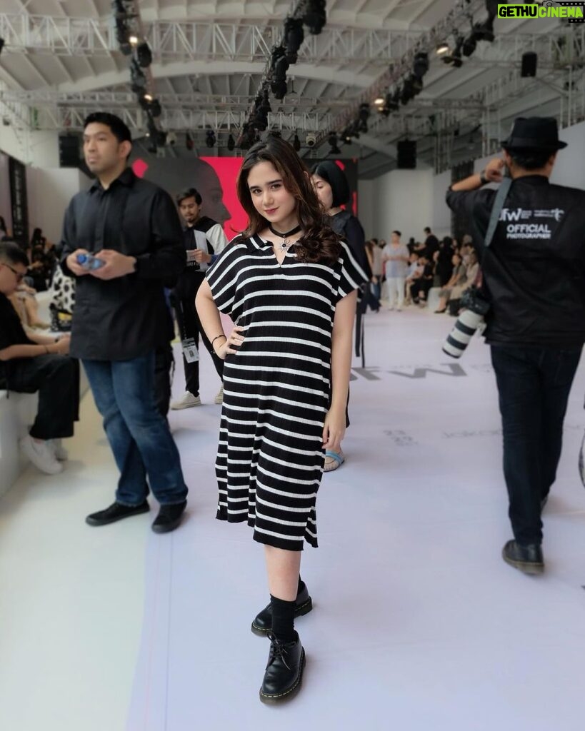 Tissa Biani Azzahra Instagram - Opening Show Jakarta Fashion Week. thank u for having me @dewimag @jfwofficial 🤍 Pondok Indah Mall 3