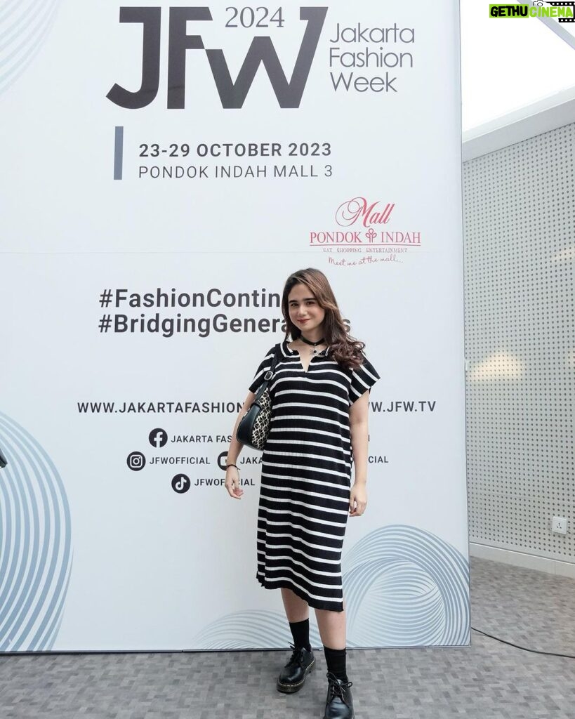 Tissa Biani Azzahra Instagram - Opening Show Jakarta Fashion Week. thank u for having me @dewimag @jfwofficial 🤍 Pondok Indah Mall 3