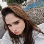 Tissa Biani Azzahra Instagram - sadar gak sih cuaca akhir akhir ini lg panas banget? pindah planet aja apa ya 😂🌎
