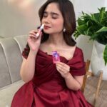 Tissa Biani Azzahra Instagram - Kemarin aku sama Kak @inijedar lagi healing di ruang tunggu sebelum seru-seruan di HUT Indosiar. Healingnya bareng PLOSSA MINI ISI ULANG dong tentunya! @plossa.id minyak angin aromatheraphy pertama dan satu–satunya di Indonesia yang bisa di isi ulang! cuma 3,500 aja bikin relax, ukurannya kecil, bikin badan jadi plong!! No ribet-ribet buat isi ulang, cuma tinggal PUTER-SOBEK-TUANG rileks deeeeh!! Jadi bikin aku terplossa-plossa! #PengaturPikirandanTubuh