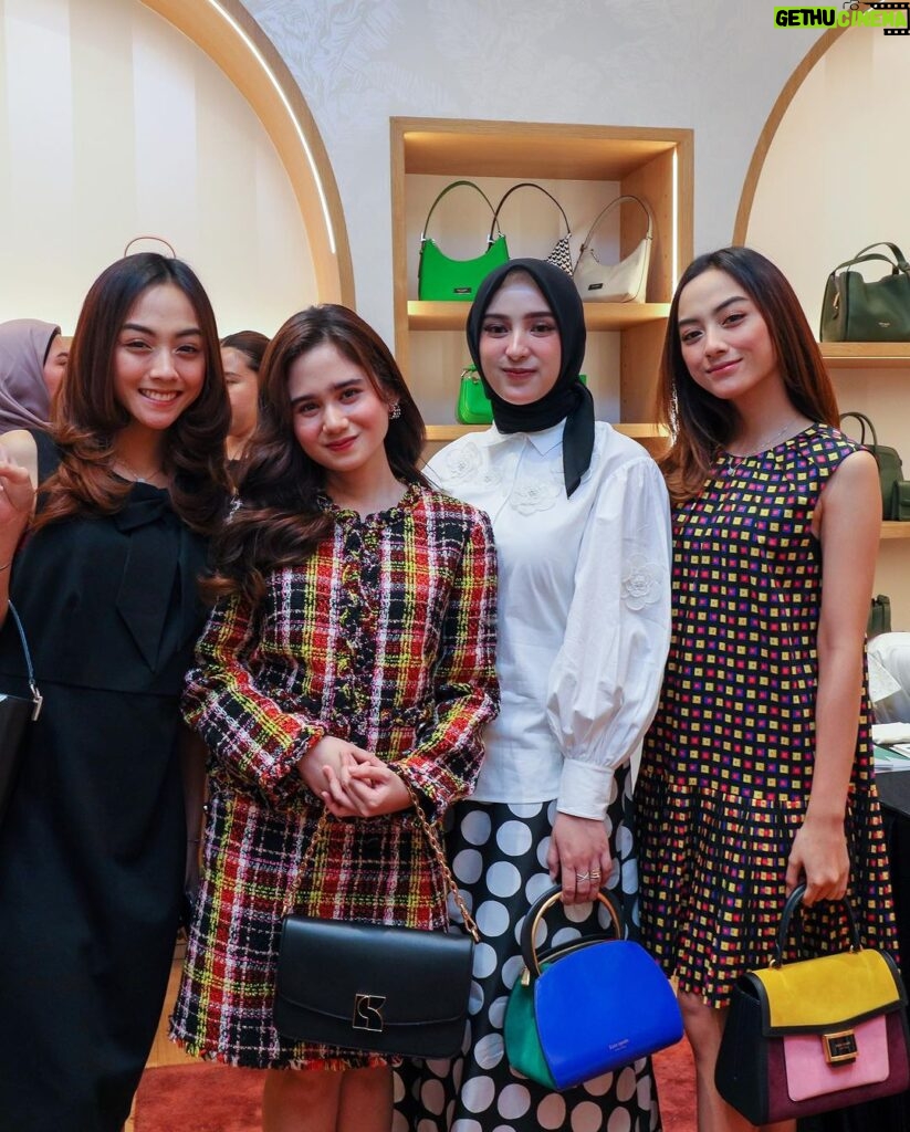Tissa Biani Azzahra Instagram - i just had the best time with the crowd at the recent Kate Spade New York Fall Shopping Party at TSM Bandung! thank u for having me @katespadeny 💕 #KanmoGroup #KanmoGroupFashion #katespadeny Trans Studio Mall ( TSM ),Bandung
