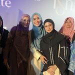 Tissa Biani Azzahra Instagram - Alhamdulillah Masya Allah, thank u Allah you have given me a chance to meet Ustadzah Dunia Shuaib in person. she has inspired us so much to always be strong and grateful 🩷 special thanks to ustadzah @okisetianadewi for helping me and tante @mulanjameela1 to take a photo with Ustadzah Dunia. 😂🙏🏻 May Allah bless us