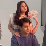Tissa Biani Azzahra Instagram - Leo ketemu Leo gini deh ga pernah bisa serius 😂 coming soon “Keluarga Hitung Hitungan” series mulai 16 Maret di @viuindonesia !!! VIU VIU VIU VIU 💶💶