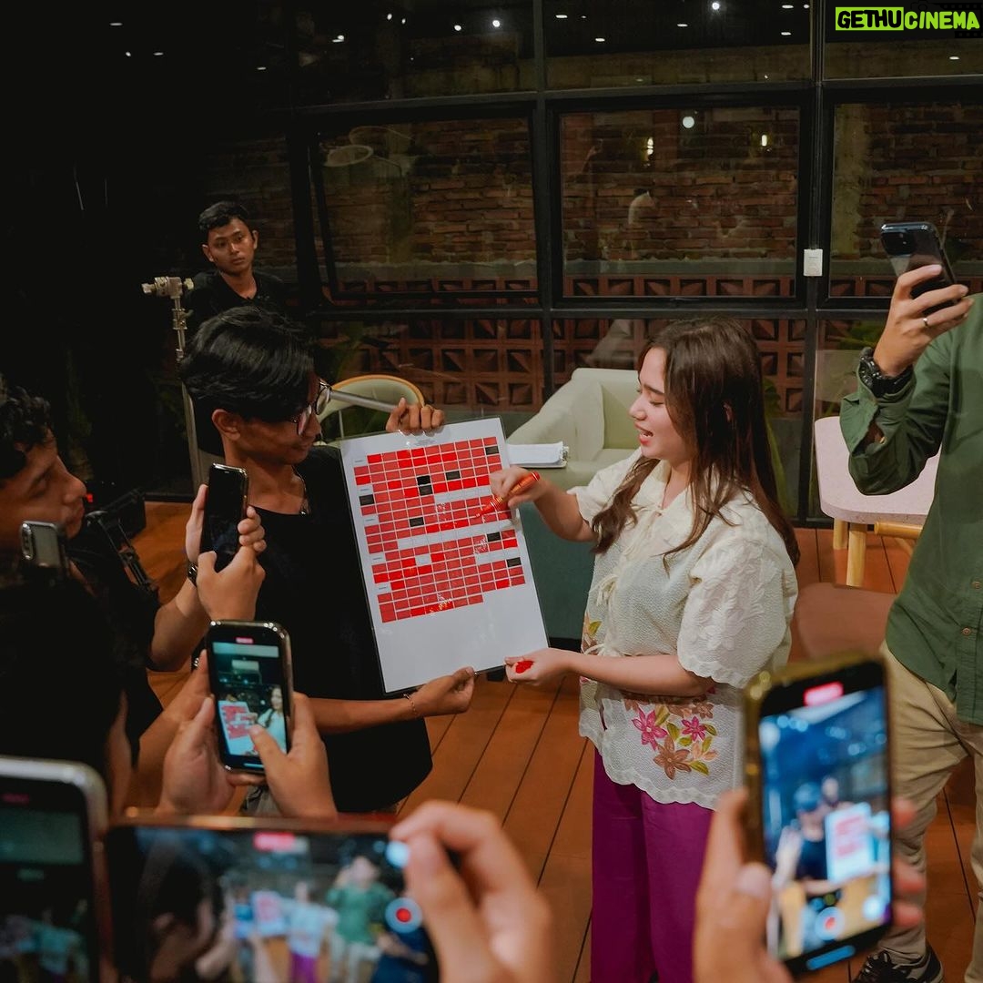 Tissa Biani Azzahra Instagram - Alhamdulillah! wrap series “Keluarga Hitung Hitungan” segera tayang menemani kalian di bulan ramadhan @viuindonesia ! 🎬