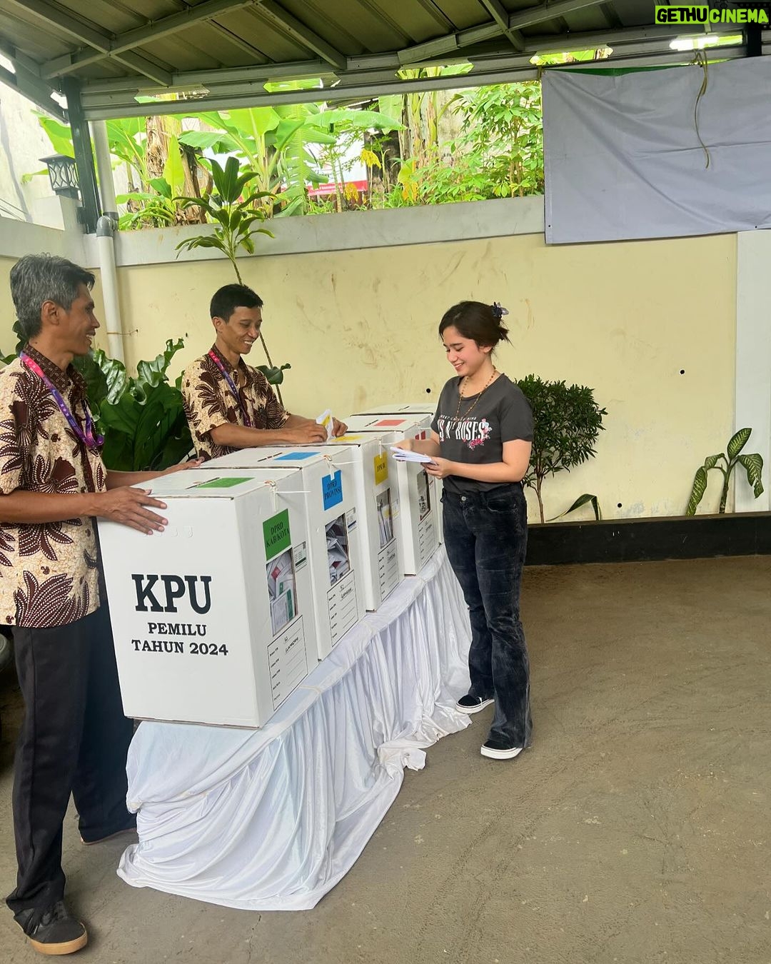 Tissa Biani Azzahra Instagram - udah ya lunas! #pemiludamai 🤚🏻 Depok, Jawa Barat, Indonesia