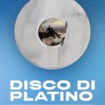 Tiziano Ferro Instagram - P̲L̲A̲T̲I̲N̲O̲ // P̲L̲A̲T̲I̲N̲U̲M̲ A̲L̲B̲U̲M̲💿💿💿💿💿💿 Sono tempi complessi per noi “zietti della musica” che facciamo fatica a tener passo al mondo dello streaming. È per questo che accolgo con tripudio questo disco di platino - con lo stesso entusiasmo e l’identica sconfinata gratitudine che avrei provato per un riconoscimento triplo. Il mercato va a rotoli, magari questo disco non ha raggiunto con sufficiente forza i cuori delle persone o forse la mia scrittura e il mio canto non sono all’altezza delle vecchie aspettative, e vi prometto che proverò sempre a migliorare. Magari solo fortuna e sfortuna, ci saranno anche quelle nel cilindro delle ipotesi. Peró la verità è una e una soltanto: mi sento emozionato e FE-LI-CE! Perché le cose belle vanno celebrate. Grazie di cuore!