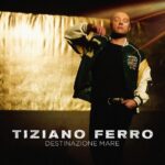 Tiziano Ferro Instagram - Destinazione Mare il nuovo singolo inedito. Fuori ora 🔊 Link in bio e nelle storie Photo @iamwalidazami