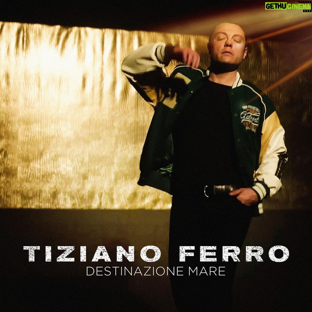 Tiziano Ferro Instagram - Destinazione Mare il nuovo singolo inedito. Fuori ora 🔊 Link in bio e nelle storie Photo @iamwalidazami