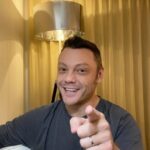 Tiziano Ferro Instagram - Ciao ragazzi, volete salire con me su un palco e duettare assieme? 🎤 Qui potete trovare tutte le informazioni per partecipare all’iniziativa #DuettaConTiziano e… in bocca al lupo! Registra un video (max 45MB) in cui canti uno dei successi di Tiziano Ferro. Poi compila la form e carica il video: il palco potrebbe essere tuo 👉🏻 https://www.mediaset.it/form/duettacontiziano.html