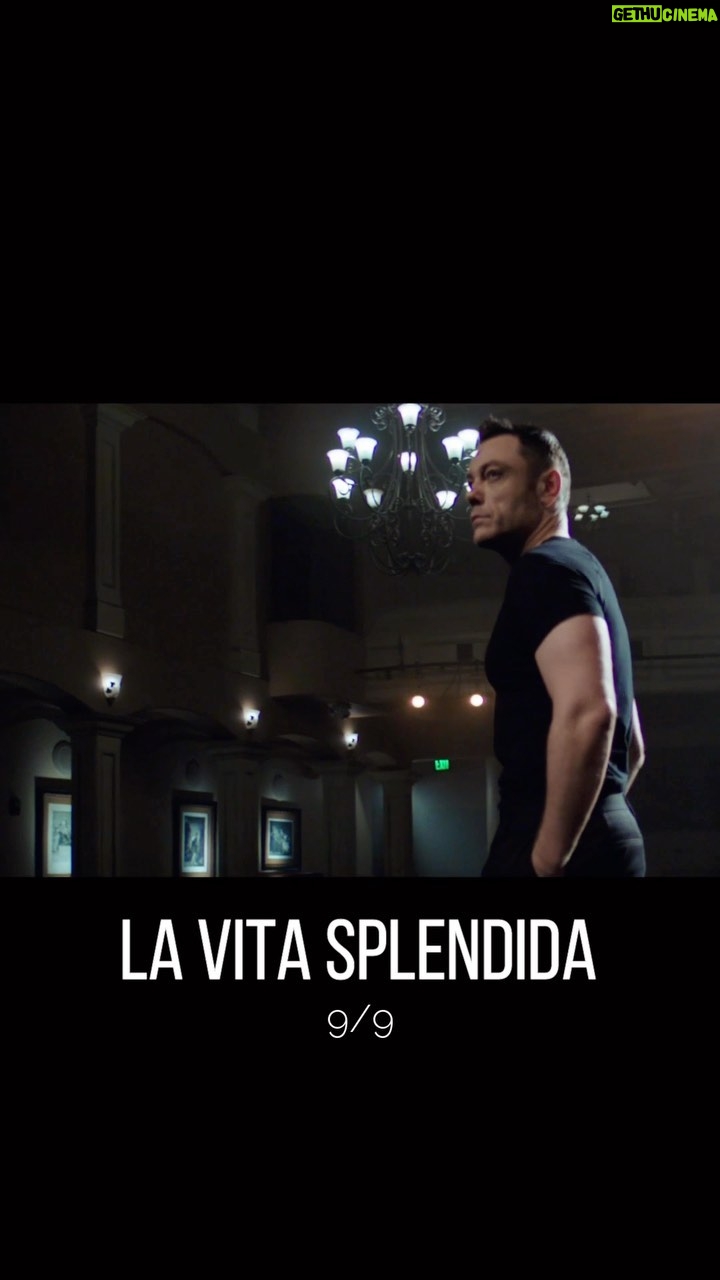 Tiziano Ferro Instagram - “E lascia stare chi ti punta sempre il dito. E lascia stare chi non l’ha capito” - “Let go of those who point their finger at you. Let go of those who never got you”. - “Olvídate de los que apuntan con el dedo. Olvídate de quien no te ha entendido”. 𝐋𝐀 𝐕𝐈𝐓𝐀 𝐒𝐏𝐋𝐄𝐍𝐃𝐈𝐃𝐀 💜💙 9/9 : 𝙣𝙪𝙤𝙫𝙤 𝙨𝙞𝙣𝙜𝙤𝙡𝙤 𝙚 𝙞𝙡 𝙣𝙪𝙤𝙫𝙤 𝙫𝙞𝙙𝙚𝙤. - 9/9 : 𝙣𝙚𝙬 𝙨𝙞𝙣𝙜𝙡𝙚, 𝙣𝙚𝙬 𝙢𝙪𝙨𝙞𝙘 𝙫𝙞𝙙𝙚𝙤 𝙤𝙪𝙩! - 9/9: 𝙀𝙡 𝙣𝙪𝙚𝙫𝙤 𝙨𝙞𝙣𝙜𝙡𝙚 𝙚𝙡 𝙣𝙪𝙚𝙫𝙤 𝙫𝙞𝙙𝙚𝙤! #lavitasplendida
