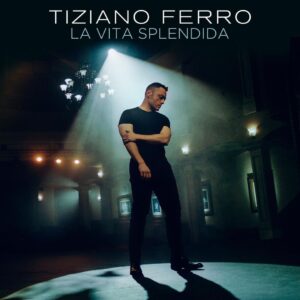 Tiziano Ferro Instagram - 𝐋𝐀 𝐕𝐈𝐓𝐀 𝐒𝐏𝐋𝐄𝐍𝐃𝐈𝐃𝐀
💙
𝘿𝙖𝙡 9 𝙨𝙚𝙩𝙩𝙚𝙢𝙗𝙧𝙚, 𝙞𝙡 𝙣𝙪𝙤𝙫𝙤 𝙨𝙞𝙣𝙜𝙤𝙡𝙤 𝙚 𝙞𝙡 𝙣𝙪𝙤𝙫𝙤 𝙫𝙞𝙙𝙚𝙤.
-
9/9 : 𝙣𝙚𝙬 𝙨𝙞𝙣𝙜𝙡𝙚, 𝙣𝙚𝙬 𝙢𝙪𝙨𝙞𝙘 𝙫𝙞𝙙𝙚𝙤 𝙤𝙪𝙩!
-
𝙀𝙡 𝙣𝙪𝙚𝙫𝙤 𝙨𝙞𝙣𝙜𝙡𝙚 𝙚𝙡 𝙣𝙪𝙚𝙫𝙤 𝙫𝙞𝙙𝙚𝙤: 9 𝙙𝙚 𝙨𝙚𝙥𝙩𝙞𝙚𝙢𝙗𝙧𝙚.

“Ma una vita così
io la voglio lo stesso
una vita così
A pensarci mi vengono i brividi
Ma io la voglio cantare
anche quando
l’orchestra scompare”.
-
A life like this
I still want it, no matter what
Just thinking about it makes me shiver
But I wanna sing it
Even when the orchestra will disappear “.
 -
“Una vida así
Yo la quiero de todas las formas una vida así
Lo pienso y tiemblo
Pero quiero cantarla
Aunque al fondo la orquesta se pare”