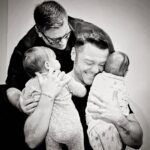 Tiziano Ferro Instagram - ————————————————————Due telefonate mi hanno reso l'uomo più felice del mondo. La prima qualche mese fa: una bimba. La seconda poche settimane dopo: questa volta un bimbo. Sono diventato papà, e voglio presentarvi queste due meraviglie di 9 e 4 mesi. Margherita e Andres, la vostra vita è appena iniziata. Ma anche la nostra. Per me e Victor l'esperienza da genitori rappresenta il più alto degli onori, il più impegnativo degli oneri. Che affronteremo con amore, attenzione, tenerezza e dedizione. Comprendiamo e accettiamo la curiosità che regna intorno a noi, ma vi chiediamo di rispettare la riservatezza di Margherita e di Andres. Ci prenderemo cura dei nostri figli, proteggendoli e custodendone l'intimità meglio che potremo. Saranno solo e soltanto loro a decidere "quando" - e soprattutto "se" - condividere il racconto della loro vita, è giusto che lo conoscano prima del resto del mondo. E' un diritto insindacabile. Grazie per l’amore e per la comprensione di sempre. Vi vogliamo bene! T, V, M, A. 𝙀𝙣𝙜𝙡𝙞𝙨𝙝 𝙞𝙣 𝙃𝙞𝙜𝙝𝙡𝙞𝙜𝙝𝙩 𝙨𝙩𝙤𝙧𝙮: “𝐌&𝐀". Español en historia destacada:“𝐌&𝐀".