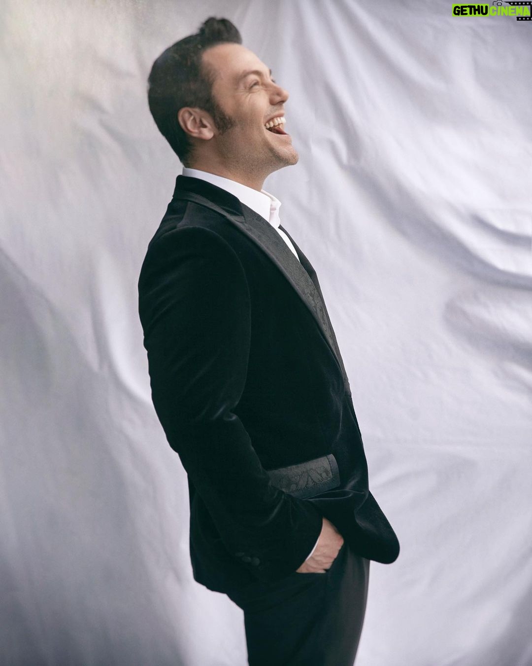 Tiziano Ferro - 130.7K Likes - ————————————————————4🅀🅄🄰🅁🄰🄽🅃🄰🄳🅄🄴2
E non penso sarei arrivato sano e salvo fino a qui senza il vostro amore!
•
𝔽𝕆ℝ𝕋𝕐-𝕋𝕎𝕆
And I don’t think I would have made it so far without your love!
•
ⓒⓤⓐⓡⓔⓝⓣⓐⓎⓓⓞⓢ
Y no creo habría llegado hasta aquí sin vuestro amor!!!!
#compleanno #happybirthday #tantiauguri #felizcumpleaños #felicidades #tantiauguri #42 #fortytwo #cuarentaydos
ᴘʜ: @IamWalidAzami
@Clairepromakeup