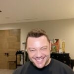 Tiziano Ferro Instagram - 𝐏𝐞𝐫 𝐭𝐮𝐭𝐭𝐨 𝐥´𝐚𝐦𝐨𝐫𝐞 𝐜𝐡𝐞 𝐨𝐠𝐧𝐢 𝐠𝐢𝐨𝐫𝐧𝐨 𝐫𝐢𝐜𝐞𝐯𝐨: 𝐯𝐢 𝐯𝐨𝐠𝐥𝐢𝐨 𝐛𝐞𝐧𝐞, 𝐭𝐚𝐧𝐭𝐨. 𝐁𝐮𝐨𝐧 𝐍𝐚𝐭𝐚𝐥𝐞 𝐚𝐦𝐢𝐜𝐢 𝐦𝐢𝐞𝐢. ɢʀᴀᴛᴇғᴜʟ ғᴏʀ ᴛʜᴇ ʟᴏᴠᴇ ɪ ʀᴇᴄɪᴇᴠᴇ ᴇᴠᴇʀʏ ᴅᴀʏ: ɪ ʟᴏᴠᴇ ʏᴏᴜ ʀᴇᴀʟʟʏ, ʀᴇᴀʟʟʏ ᴍᴜᴄʜ. ᴍᴇʀʀʏ ᴄʜʀɪsᴛᴍᴀs ᴍʏ ғʀɪᴇɴᴅs. Por todo el amor que cada día recibo: los quiero mucho, de verdad. Feliz Navidad amigos. #buonnatale #merrychristmas #feliznavidad #musicaleggerissima #tzn2023