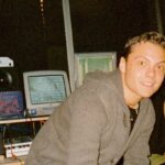 Tiziano Ferro Instagram - Dicembre 2000: preparavo il mio primo disco e nemmeno lo sapevo ancora. ❣️ December 2000: I was working on what would have become my first album, and I didn’t even know it. ❣️ Diciembre 2000: grabando lo que se habría convertido en mi primer disco, y yo ní lo sabia. #rossorelativo #rojorelativo #RR20