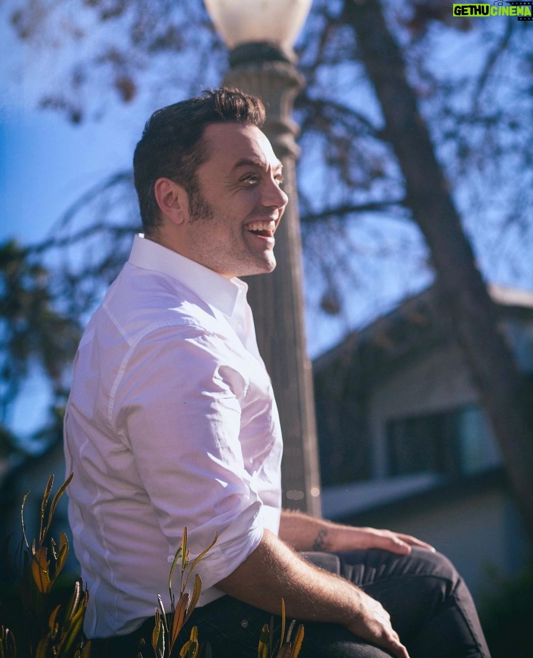 Tiziano Ferro - 102.3K Likes - “Non avrei mai piú dovuto pregare per me stesso, ma per domandare di diventare più utile al mio prossimo. Allora soltanto potevo sperare di essere esaudito”.
ᴏɢɢɪ ᴄᴏᴍᴇ 20 ᴀɴɴɪ ғᴀ ʀɪᴄᴏᴍɪɴᴄɪᴀ ʟᴀ ᴍɪᴀ sᴛᴏʀɪᴀ: ᴇsᴄᴇ 𝙍𝙤𝙨𝙨𝙤 𝙍𝙚𝙡𝙖𝙩𝙞𝙫𝙤 𝙓𝙓 𝙀𝙙𝙞𝙯𝙞𝙤𝙣𝙚 𝙞𝙣 𝙫𝙞𝙣𝙞𝙡𝙚.
🔼 link in bio
“Never was I to pray for myself, except as my requests bore on my usefulness to others. Then only might I expect to receive.”
ᴛᴏᴅᴀʏ ʟɪᴋᴇ 20 ʏᴇᴀʀs ᴀɢᴏ, ᴍʏ sᴛᴏʀʏ sᴛᴀʀᴛs ᴀɢᴀɪɴ: 𝙍𝙤𝙨𝙨𝙤 𝙍𝙚𝙡𝙖𝙩𝙞𝙫𝙤 𝙨𝙥𝙚𝙘𝙞𝙖𝙡 𝙓𝙓 𝙑𝙮𝙣𝙞𝙡 𝙀𝙙𝙞𝙩𝙞𝙤𝙣 𝘪𝘴 𝘖𝘜𝘛.
🔼 link in bio
“En mis oraciones nunca pediría para mi excepto cuando mis peticiones estuviesen relacionadas con mi capacidad para servir a los demás; solamente entonces podría yo esperar recibir.”
ʜᴏʏ ᴛᴀɴ ᴄᴏᴍᴏ ʜᴀᴄᴇ 20 ᴀñᴏs ᴍɪ ʜɪsᴛᴏʀɪᴀ ᴠᴜᴇʟᴠᴇ ᴀ ᴇᴍᴘᴇᴢᴀʀ: sᴀʟᴇ 𝙍𝙤𝙟𝙤 𝙍𝙚𝙡𝙖𝙩𝙞𝙫𝙤 𝙓𝙓 𝙀𝙙𝙞𝙘𝙞𝙤𝙣 𝙚𝙣 𝙫𝙞𝙣𝙞𝙡𝙤.
🔼 link in bio
#RR20 #gratitudine #gratitud #gratitude
ᴘʜ: @IamWalidAzami
sᴛʏʟɪɴɢ: @dolcegabbana
ɢʀᴏᴏᴍɪɴɢ: @cgonellamakeup