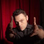 Tiziano Ferro Instagram - 𝐃𝐈𝐑𝐄𝐓𝐓𝐀 𝐈𝐍𝐒𝐓𝐀𝐆𝐑𝐀𝐌 🄻🄸🅅🄴 𝙼𝚊𝚛𝚝𝚎𝚍í 26 OTTOBRE 𝚃𝚞𝚎𝚜𝚍𝚊𝚢 OCTOBER the 26th 𝙼𝚊𝚛𝚝𝚎𝚜 26 de OCTUBRE 🇮🇹🇪🇸21.00 🇺🇸12p-2p 🇧🇷 🇦🇷 4pm 🇲🇽 2pm 𝔸𝕦𝕘𝕦𝕣𝕚 ℝ𝕆𝕊𝕊𝕆 ℝ𝔼𝕃𝔸𝕋𝕀𝕍𝕆 ⓗⒶⓅⓅⓨ ⓑⒾⓇⓉⒽⒹⒶⓨ ⓡⓄⓈⓈⓄ ⓡⒺⓁⒶⓉⒾⓋⓞ ¡Feliz cumpleaños 🅡🅞🅙🅞 🅡🅔🅛🅐🅣🅘🅥🅞! 🤩 #RR20 ᴘʜ: @IamWalidAzami ɢʀᴏᴏᴍɪɴɢ: @cgonellamakeup